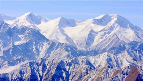 當代 昆侖女神 獨守荒山20年,路人供她食物,軍車路過會敬禮